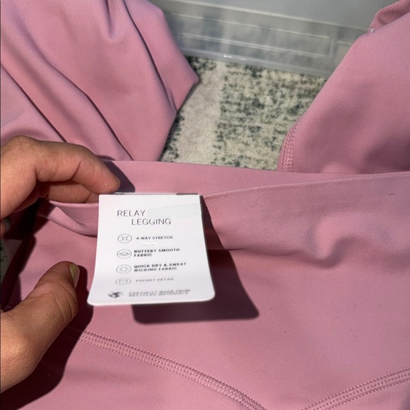 🎀Pink vs high rise relay legging - Picture 4 of 7